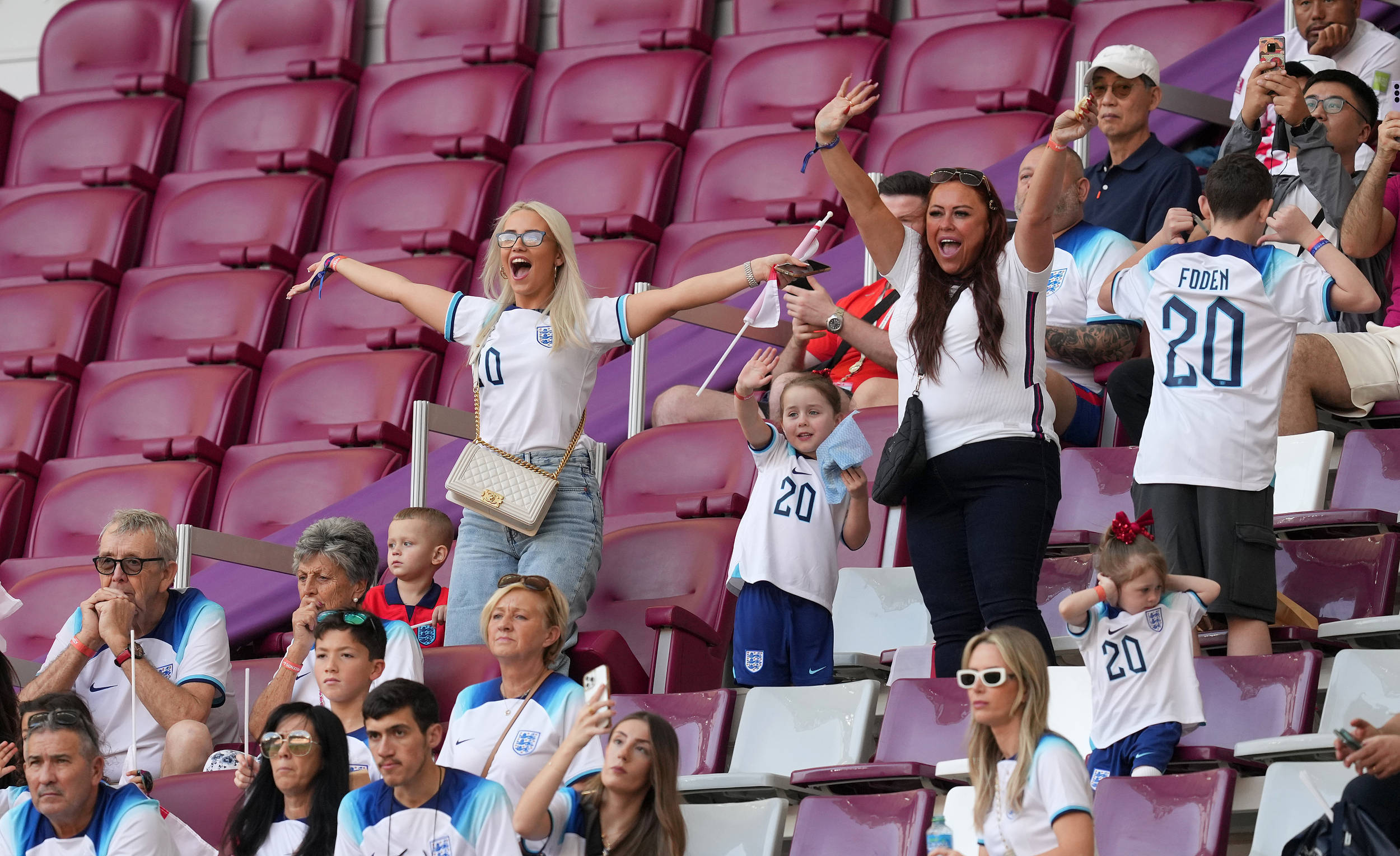 AG娱乐-精彩的比赛呈现给球迷们一场视觉盛宴(球赛精彩瞬间)