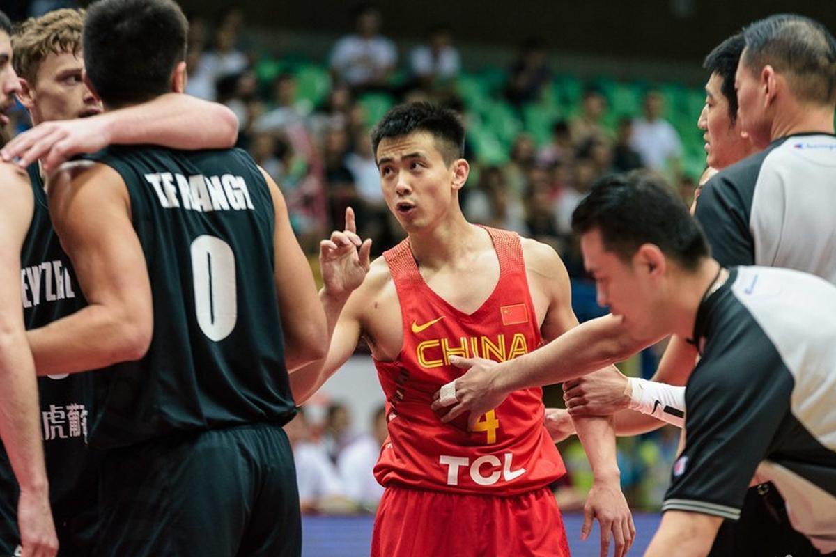 AG娱乐-海南男篮轻松取胜,士气如虹,越战越勇的是谁