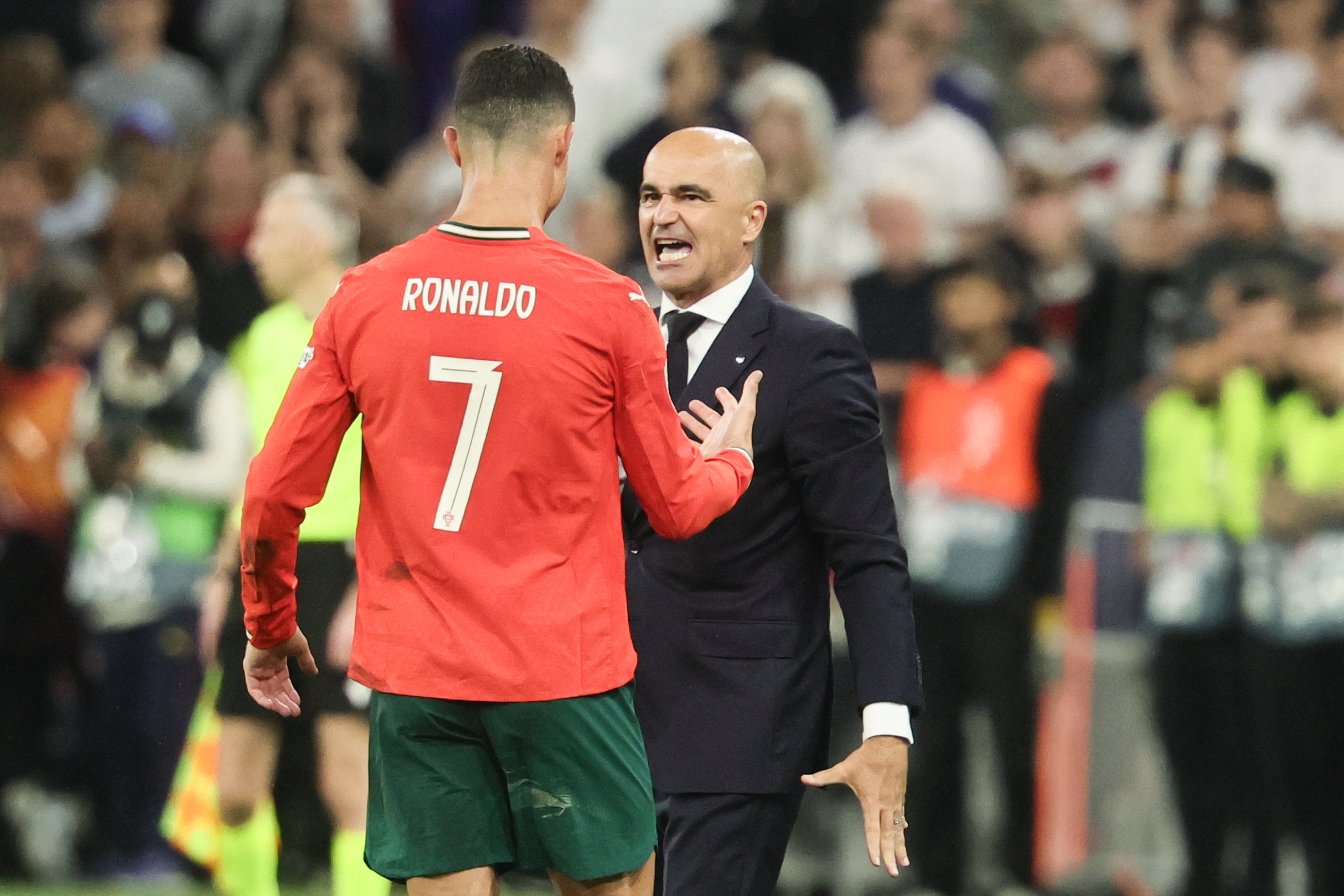 AG集团-葡萄牙队中场大将在友谊赛中受伤，或将缺席联赛的简单介绍